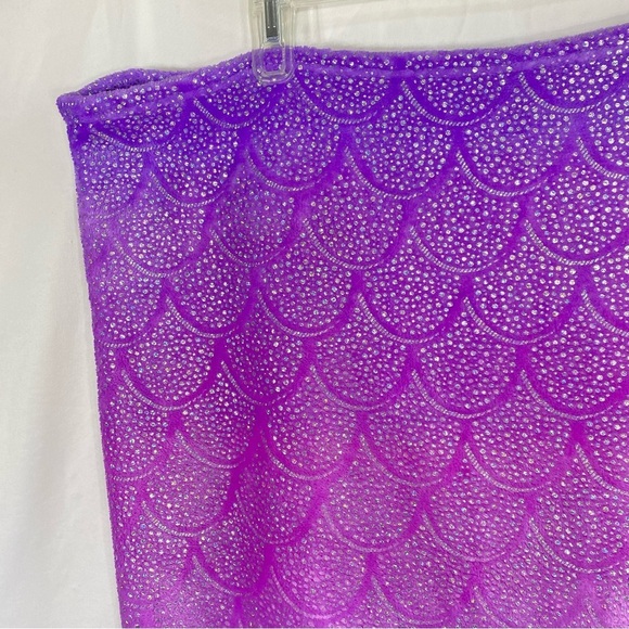 Jay Franco & Sons Plush & Playful Purple Mermaid Tail Sparkly Sequins Blanket - Picture 3 of 7